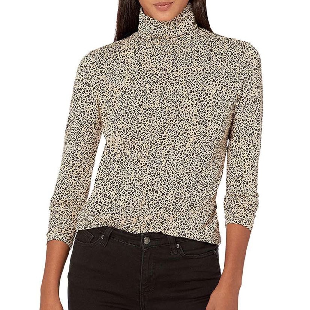 ⭐️Leopard Print Turtleneck Top M NWOT